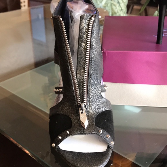 Shoes - Picture 7 of 7